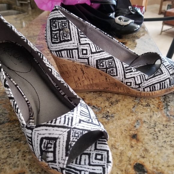 Life Stride black and white cloth wedges - Picture 2 of 4